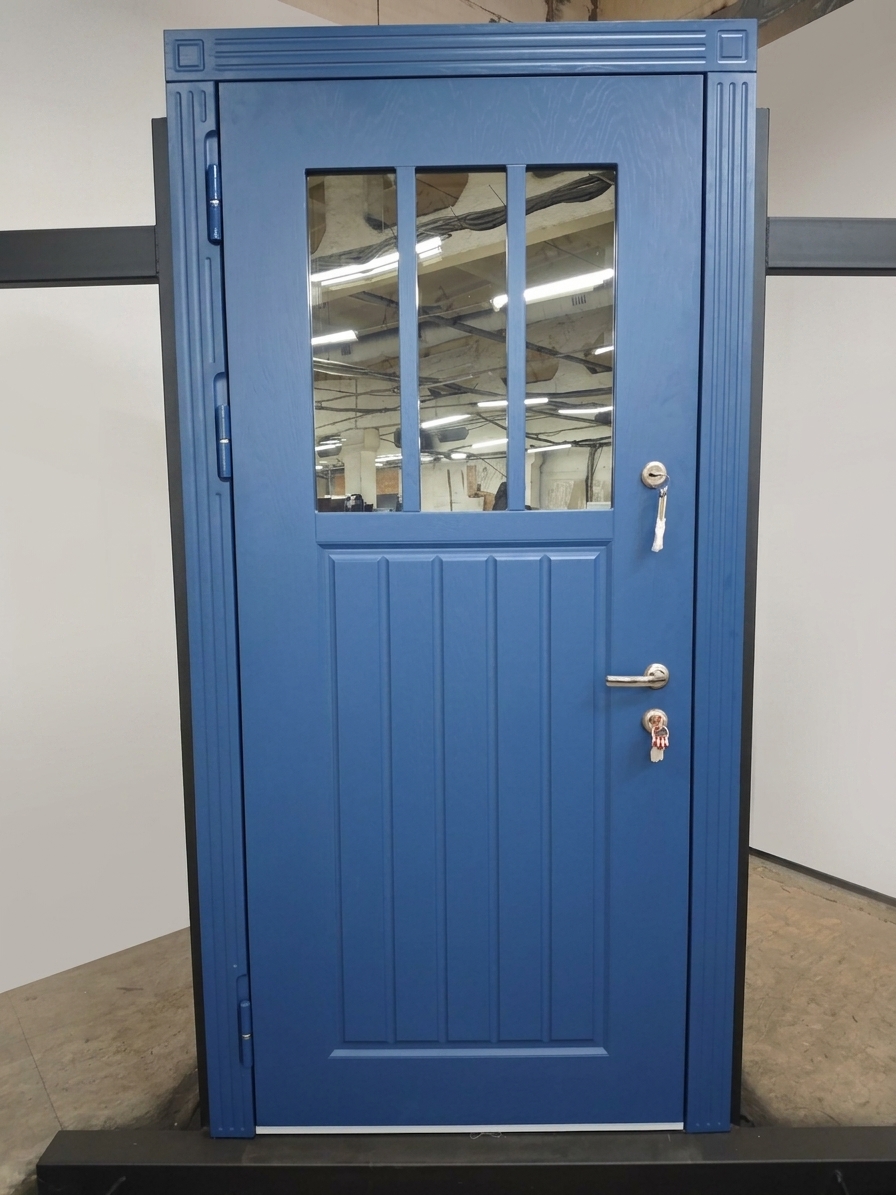 Уличная дверь «Сапфир» с окном